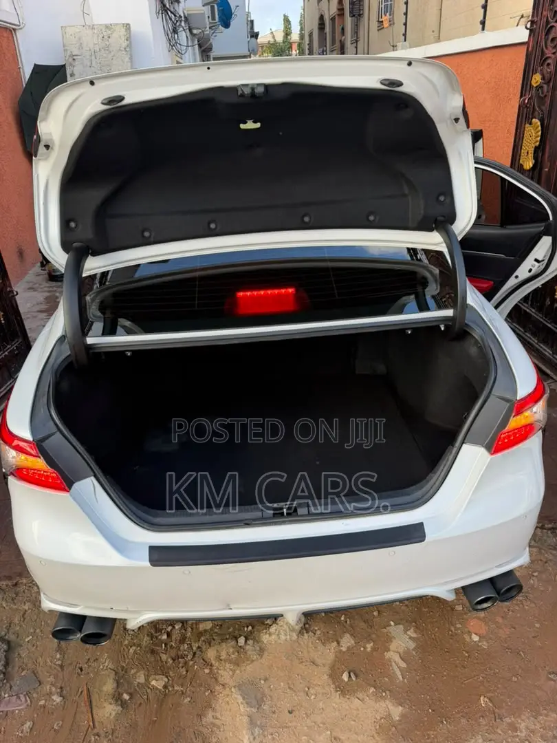 Toyota Camry 2018 White