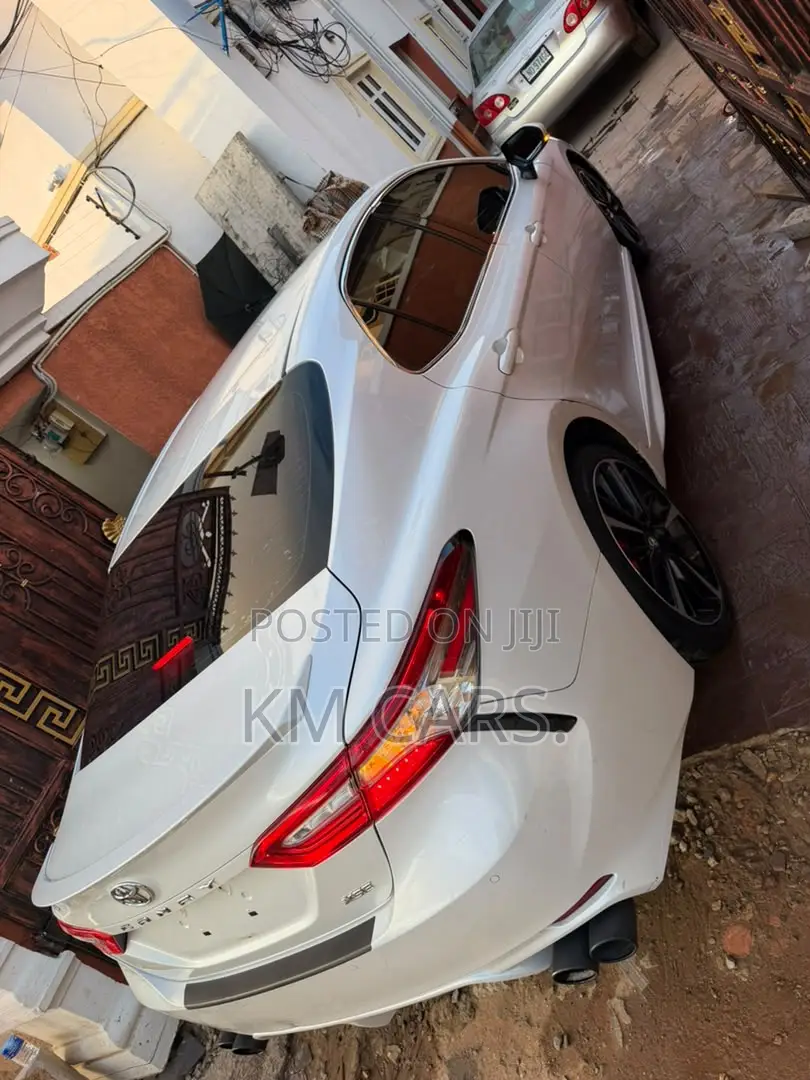Toyota Camry 2018 White