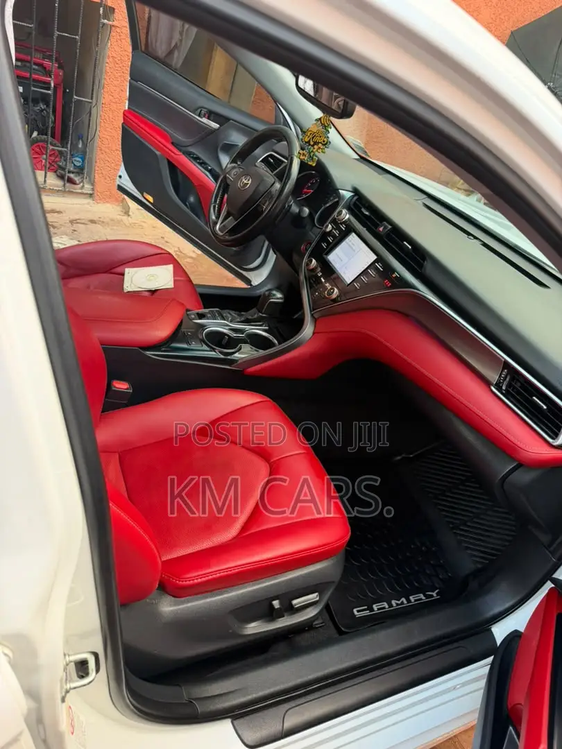 Toyota Camry 2018 White
