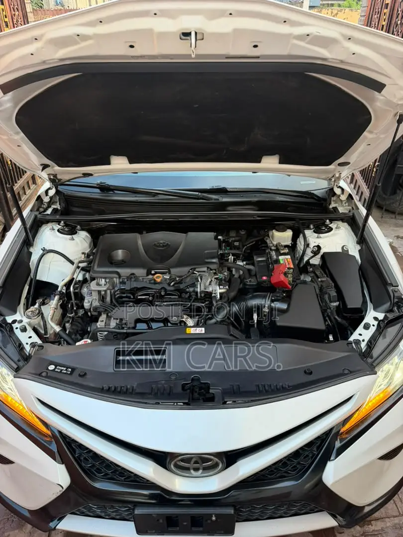 Toyota Camry 2018 White