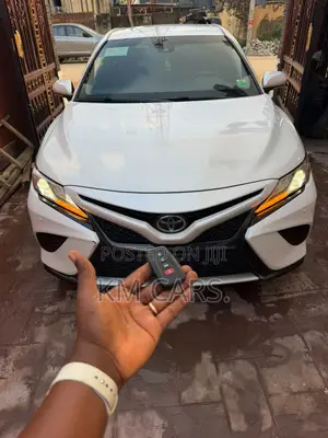 Toyota Camry 2018 White