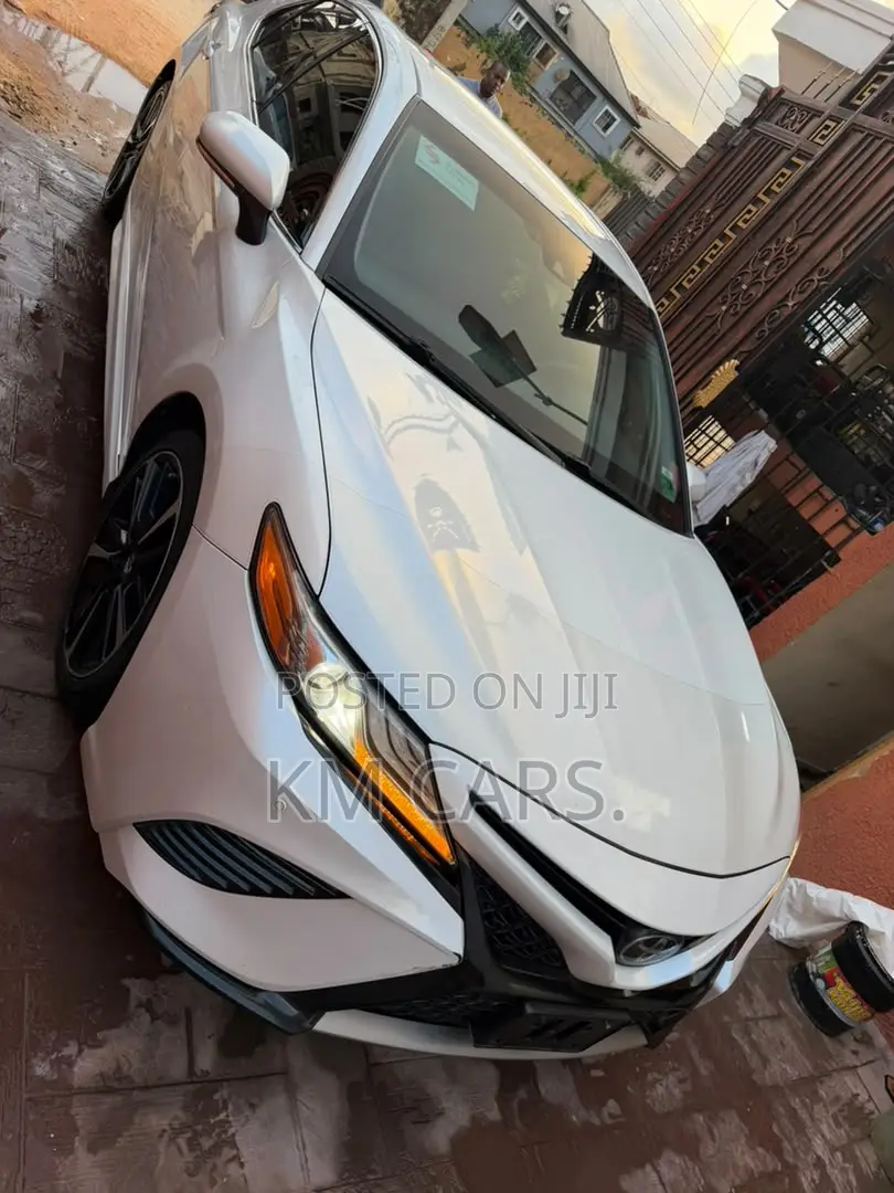 Toyota Camry 2018 White