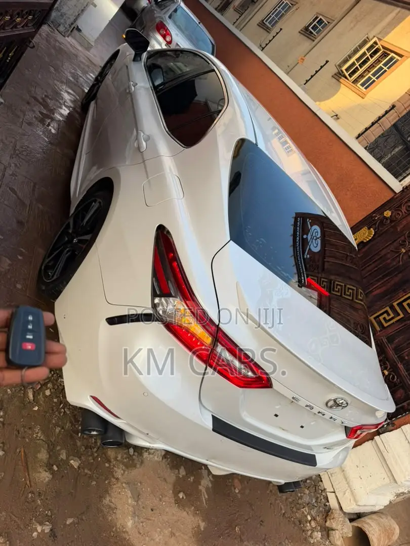 Toyota Camry 2018 White
