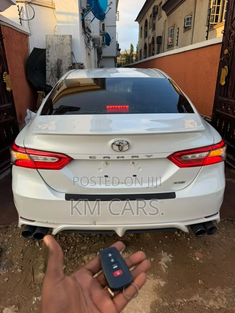 Toyota Camry 2018 White