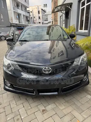 Toyota Camry SE 4dr Sedan (2.5L 4cyl 6A) 2013 Blue