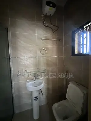 2bdrm Block of Flats in Guzape for rent