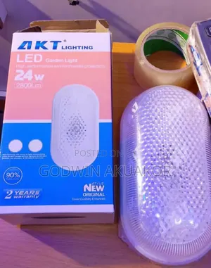 24 Watts Akt Light