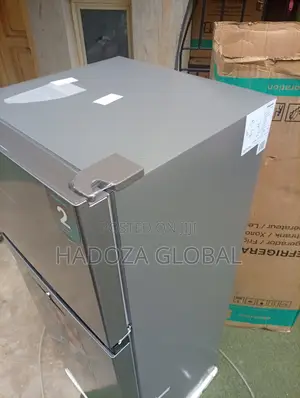 Hisense Modern Family Refrigerator Freezer With Spacious Storage