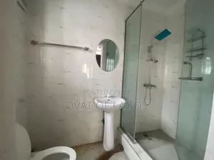 3bdrm Apartment in Osapa london for rent