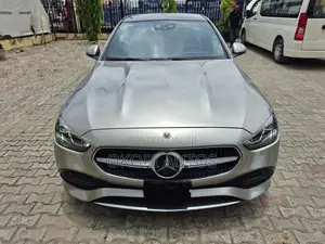 Mercedes-Benz C300 2023 Gold