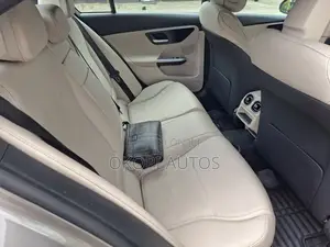 Mercedes-Benz C300 2023 Gold