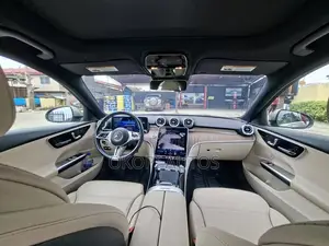 Mercedes-Benz C300 2023 Gold