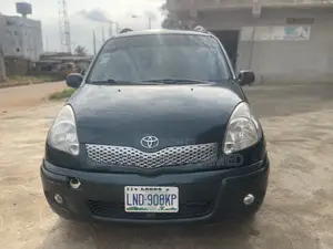 Toyota Yaris 2010 Green