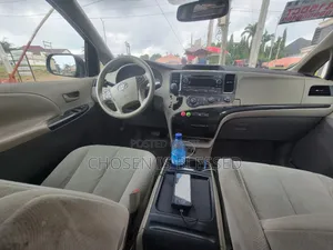 Toyota Sienna 2011 Black