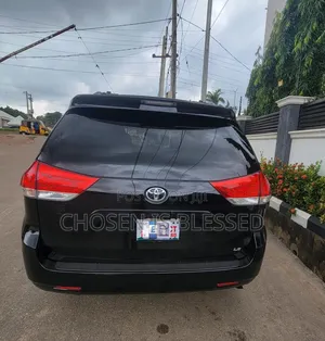 Toyota Sienna 2011 Black