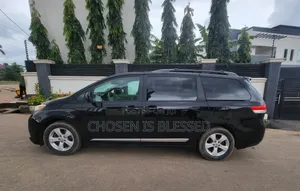 Toyota Sienna 2011 Black