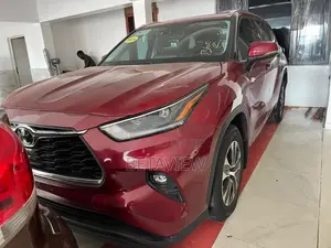 Toyota Highlander XLE 2021 Burgundy