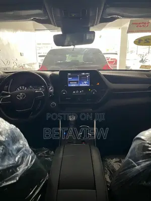Toyota Highlander XLE 2021 Burgundy
