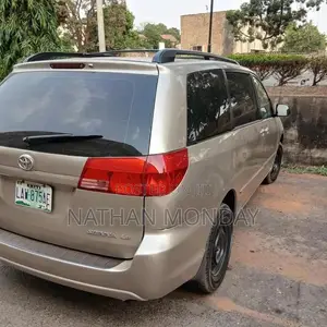 Toyota Sienna LE AWD 2005 Gold