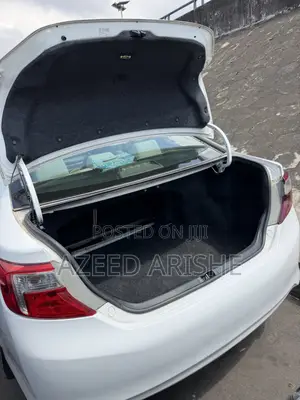 Toyota Camry LE 4dr Sedan (2.5L 4cyl 6A) 2013 White