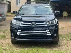 Toyota Highlander XLE 4x4 V6 (3.5L 6cyl 8A) 2018 Black