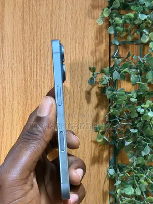 Apple iPhone 16 128 GB Green