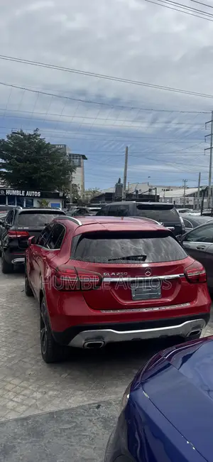 Mercedes-Benz GLA 250 2018 Red