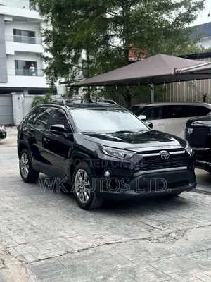 Toyota RAV4 XLE AWD 2019 Black