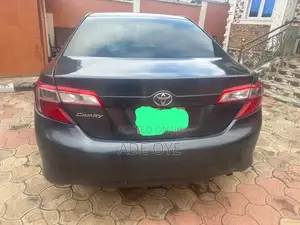 Toyota Camry LE 4dr Sedan (2.5L 4cyl 6A) 2012 Gray
