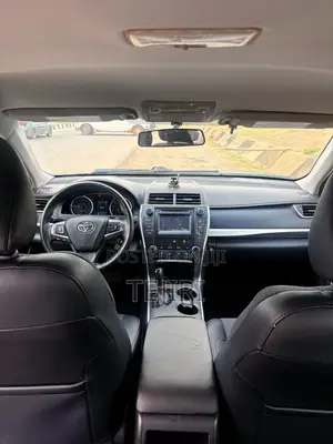 Toyota Camry SE 4dr Sedan (2.5L 4cyl 6A) 2017 White