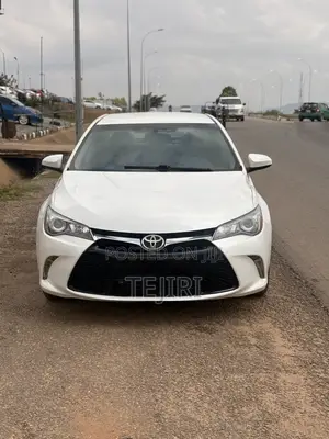 Toyota Camry SE 4dr Sedan (2.5L 4cyl 6A) 2017 White