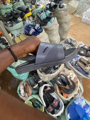 Men’s Quality Slides – Comfortable Footwear for Outings