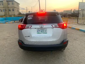 Toyota RAV4 XLE 4dr SUV (2.5L 4cyl 6A) 2015 Silver