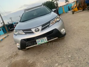 Toyota RAV4 XLE 4dr SUV (2.5L 4cyl 6A) 2015 Silver