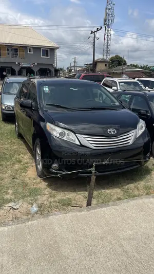 Toyota Sienna XLE 8 Passenger 2011 Black