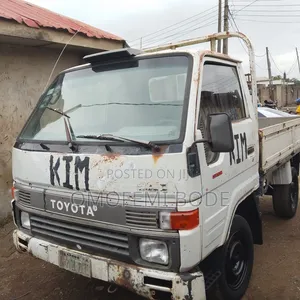 Toyota Dyna 100 Nigeria Used First Body With Normal Petrol Truck