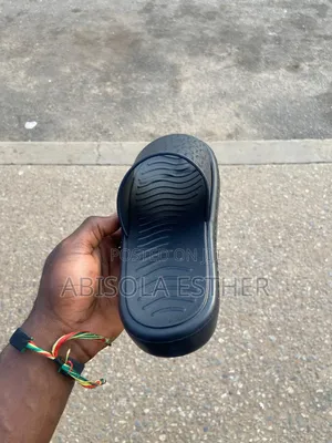 Men’s Footwear Slides – Clean Look & Everyday Comfort
