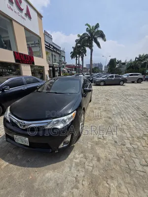 Toyota Camry XLE 4dr Sedan w/Prod. End 11/13 (2.5L 4cyl 6A) 2014 Black
