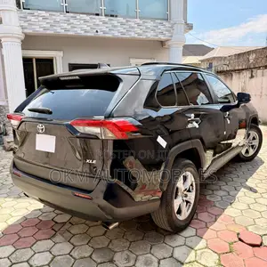 Toyota RAV4 XLE AWD 2020 Black