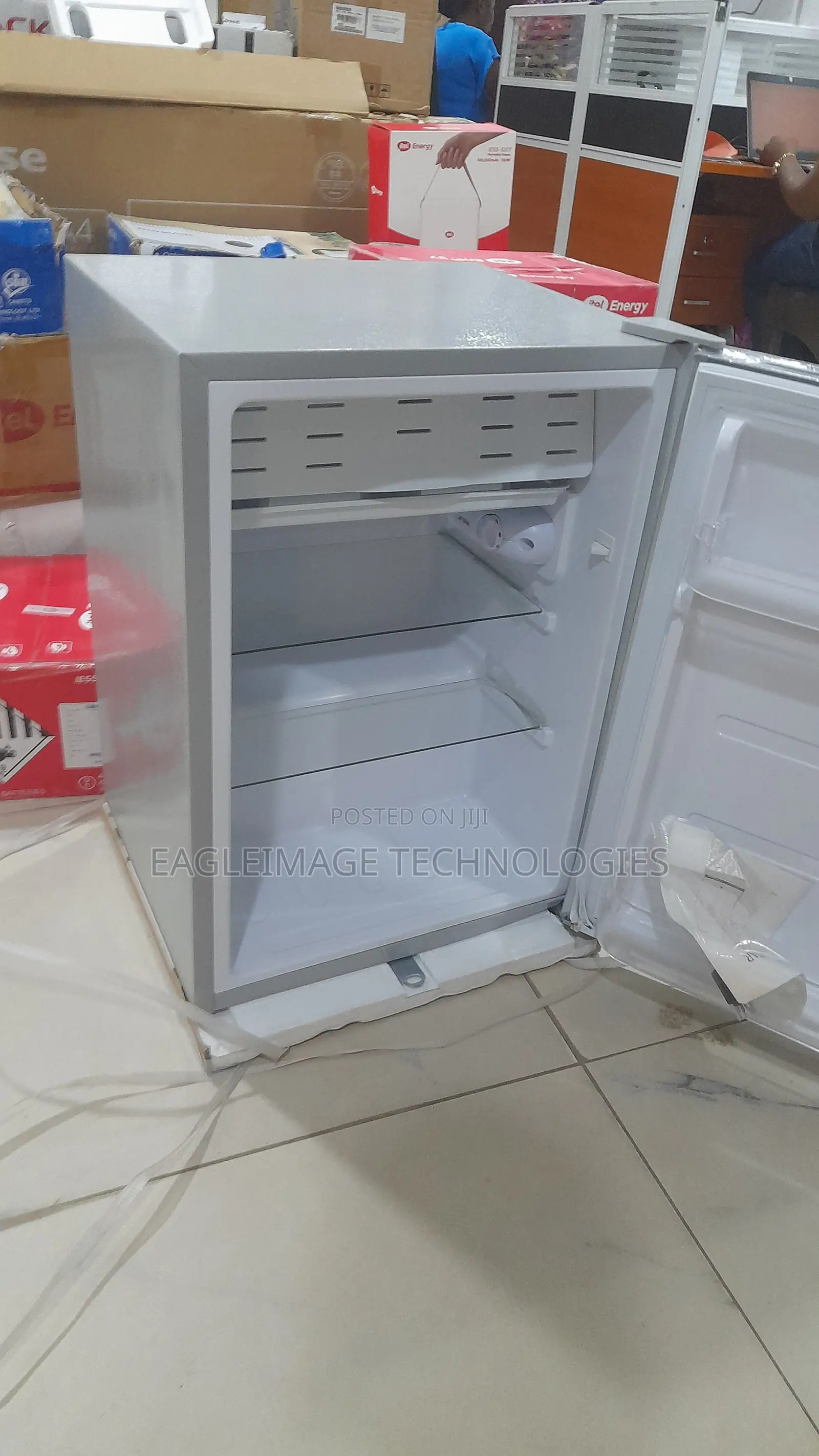 Glamstar GFR-90S-E Refrigerator for Small Kitchens