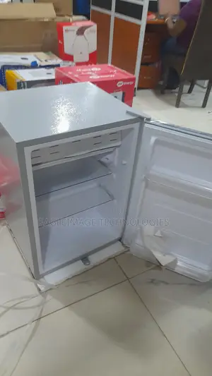 Glamstar GFR-90S-E Compact Top Freezer