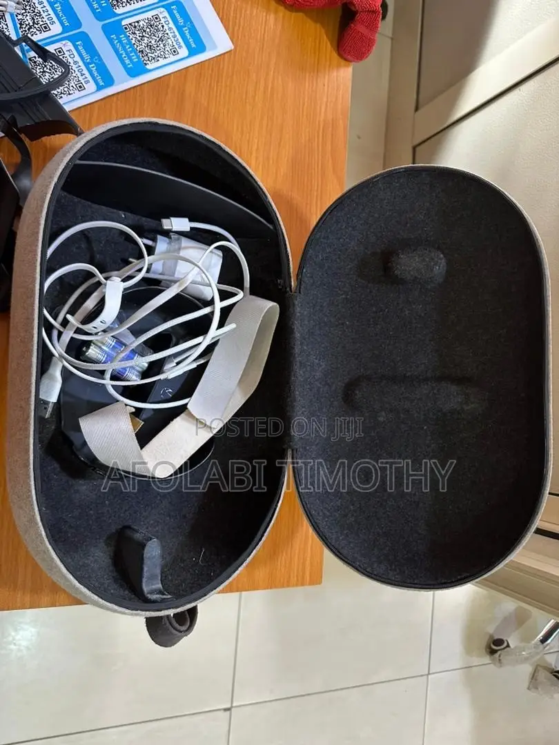 Oculus Quest 2 VR Headset