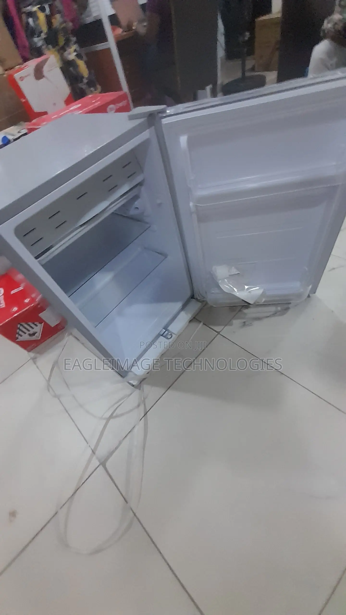 Glamstar GFR-90S-E Refrigerator – Compact Home Appliance