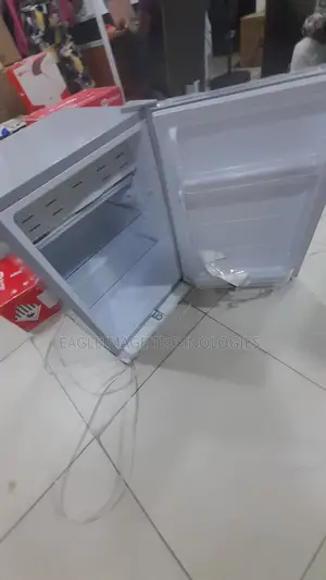Glamstar GFR-90S-E Refrigerator – Compact Home Appliance