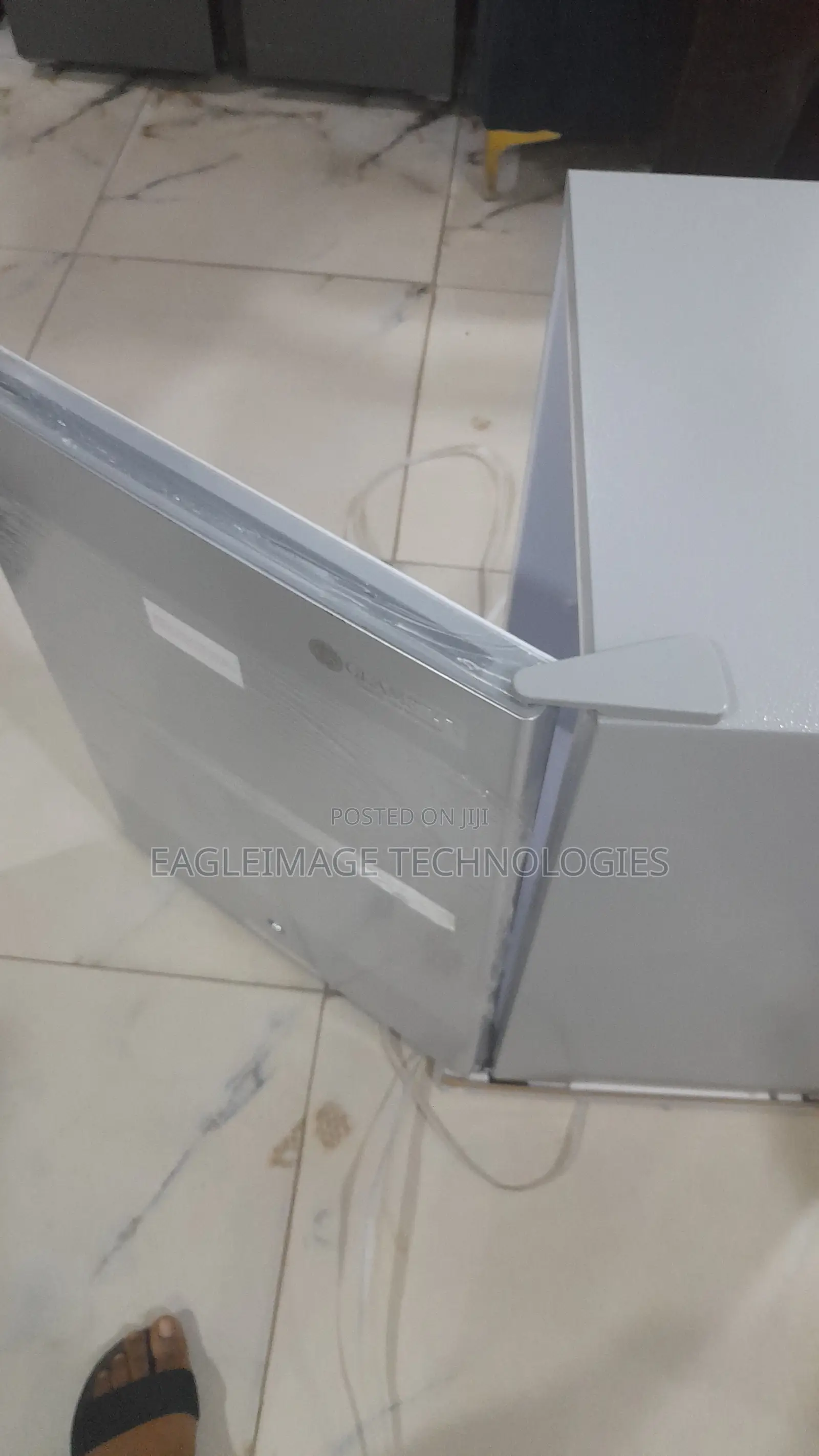 Glamstar GFR-90S-E Refrigerator – Top Freezer Model