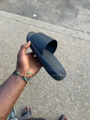 Men’s Comfortable Footwear – Stylish Slides for Any Day