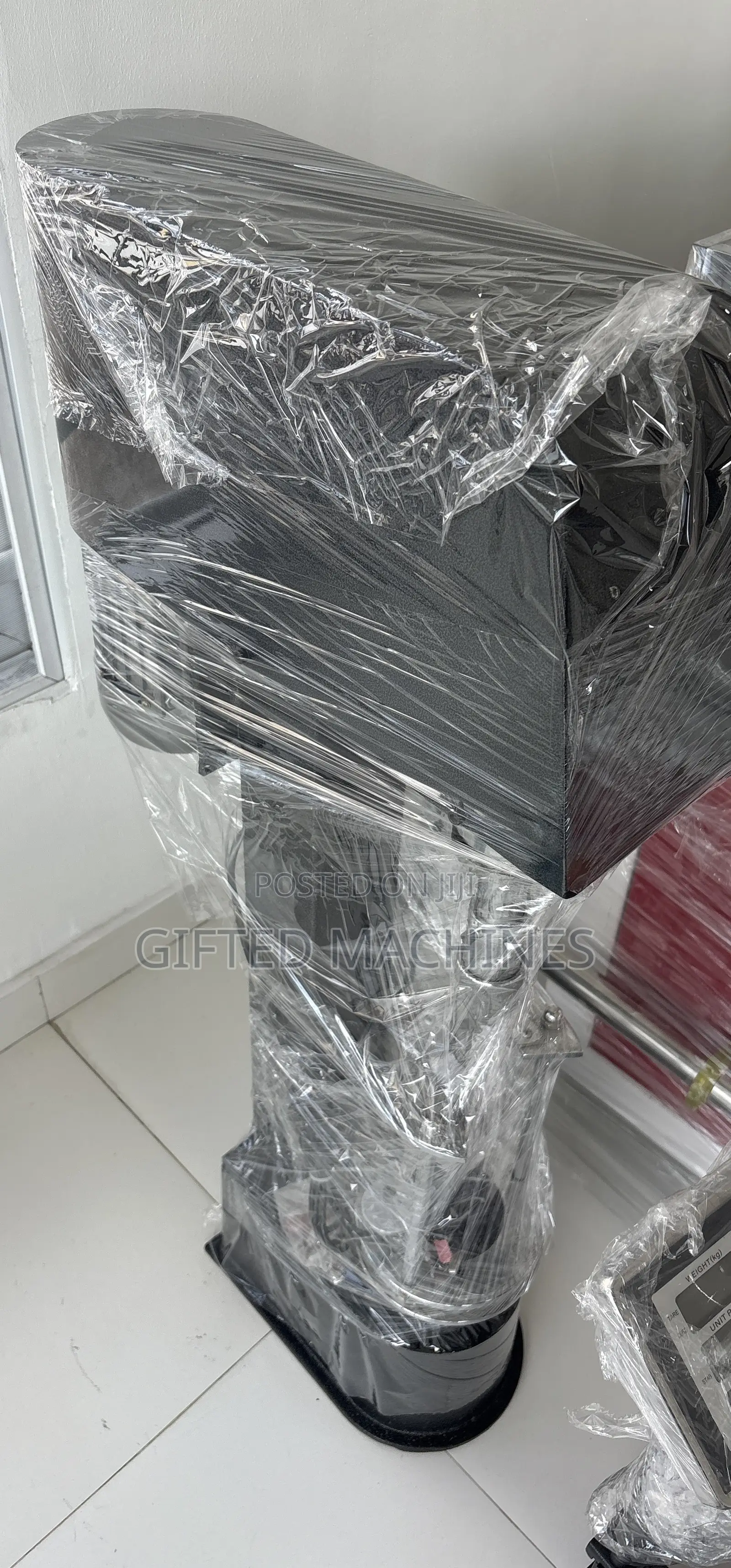 Bottle Locking and Capping Machine