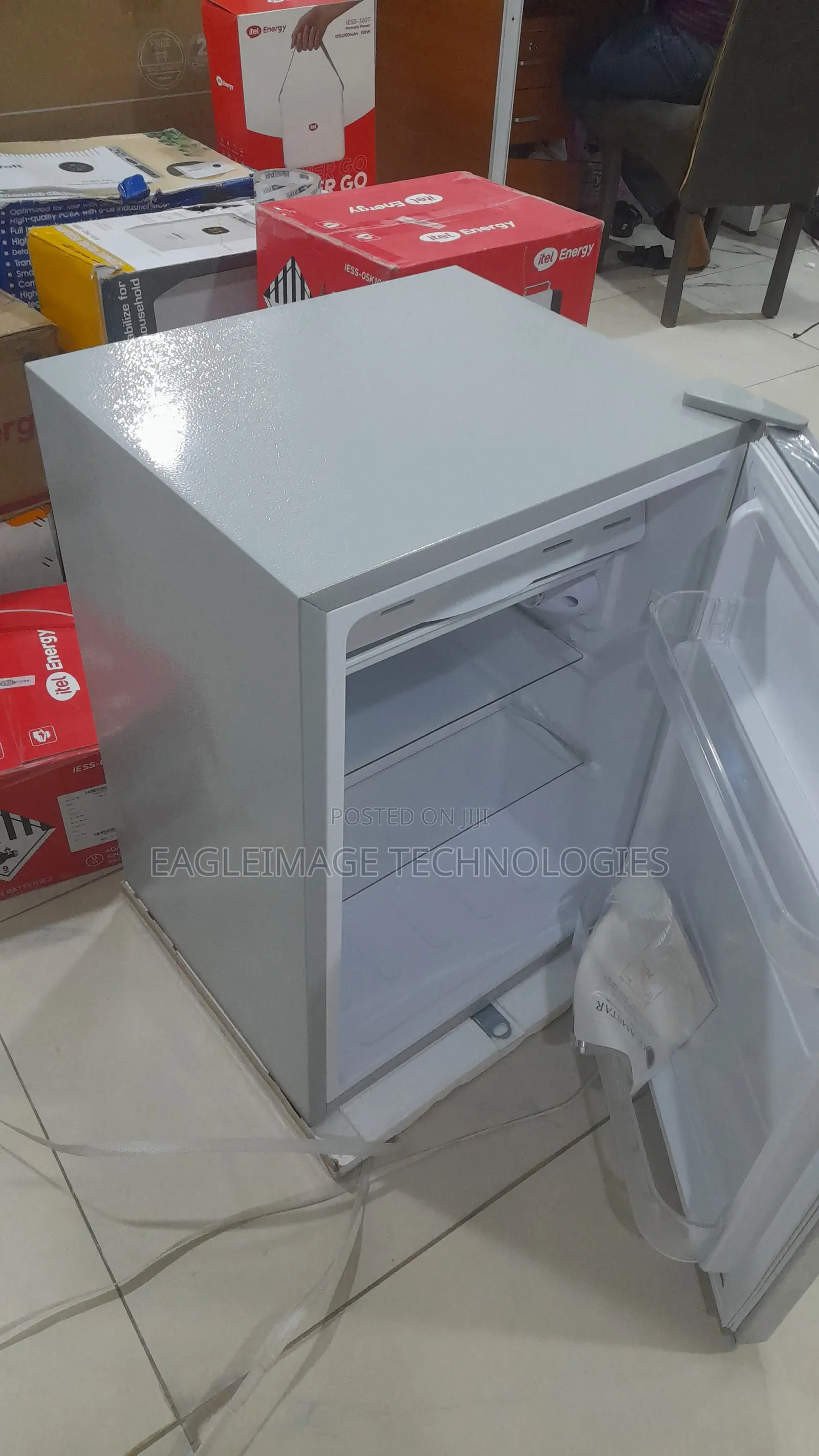 Glamstar GFR-90S-E Refrigerator – Convenient Storage
