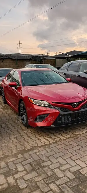 Toyota Camry 2018 Red