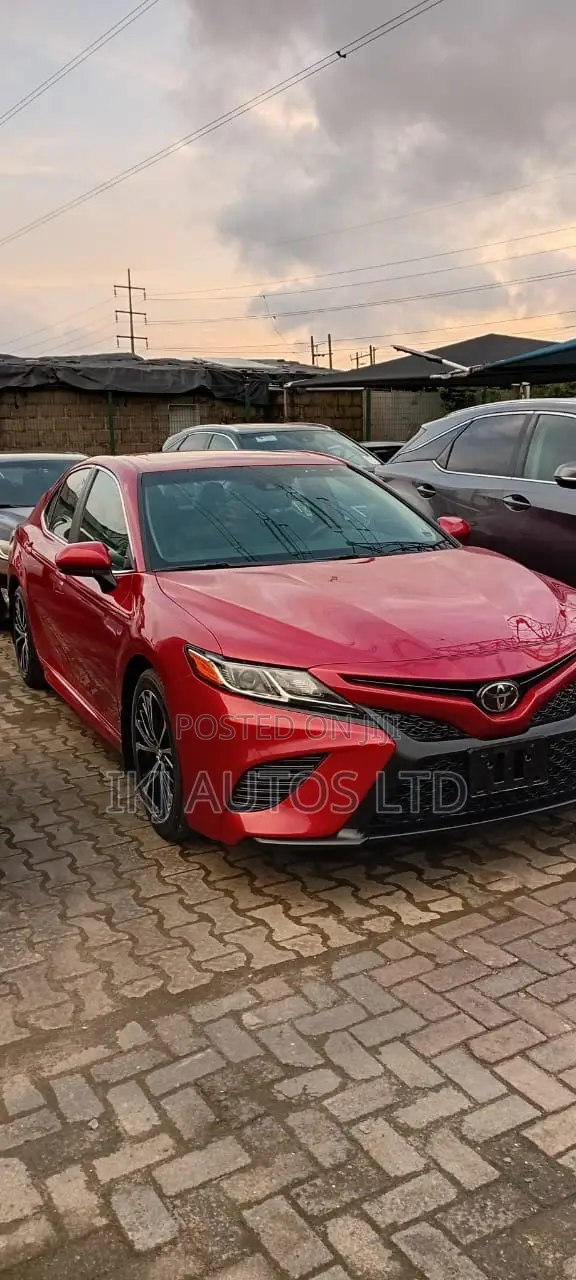 Toyota Camry 2018 Red